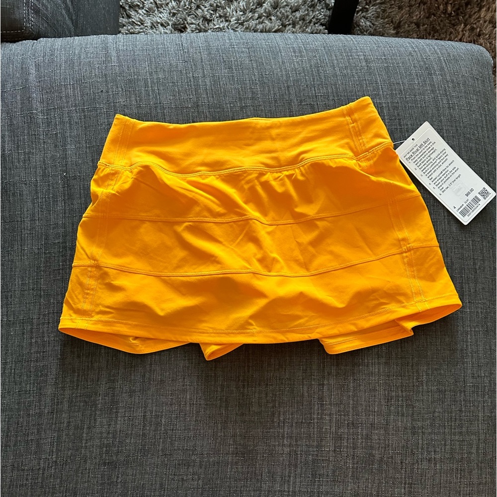 Lululemon Pace Rival MR Skirt. Brand new. Never worn. Smoke and pet free home